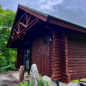 ログハウス入り口