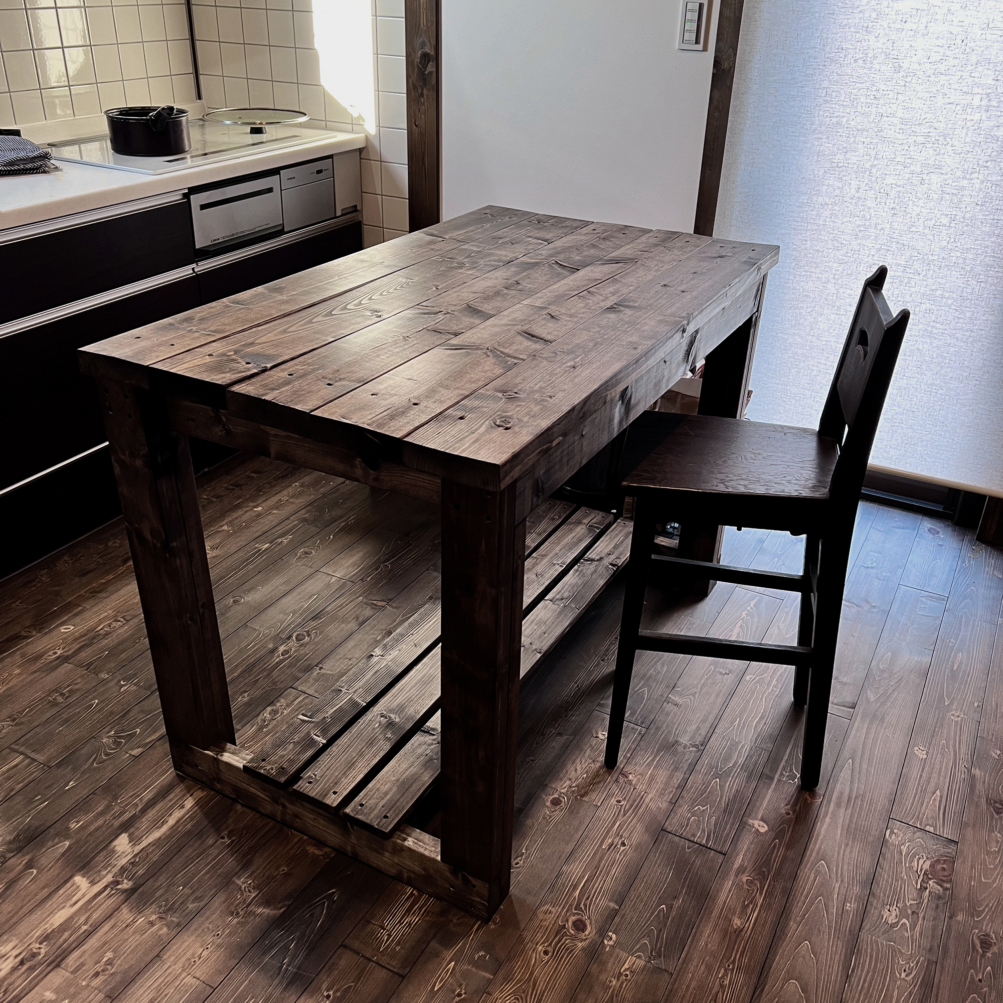 キッチン・アイランド・テーブルの写真